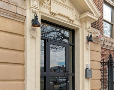 427 Monroe Street - Photo Thumbnail 10