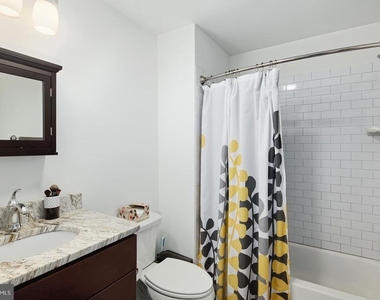 427 Monroe Street - Photo Thumbnail 4