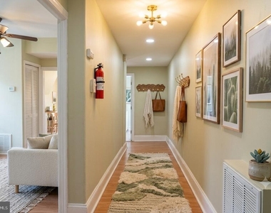 444 W Bringhurst Street - Photo Thumbnail 5