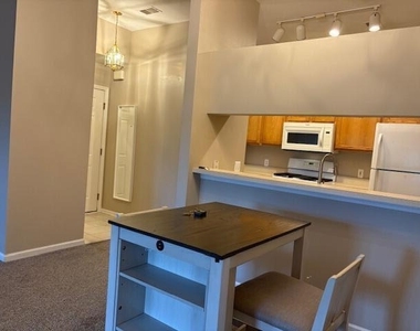 2692 S Knightsbridge Circle - Photo Thumbnail 6