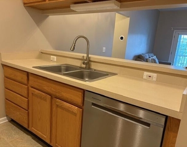 2692 S Knightsbridge Circle - Photo Thumbnail 5