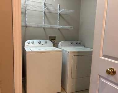 2692 S Knightsbridge Circle - Photo Thumbnail 7