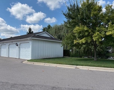 2692 S Knightsbridge Circle - Photo Thumbnail 21