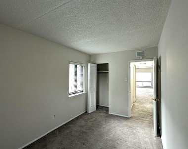 822 Putnam Boulevard - Photo Thumbnail 6