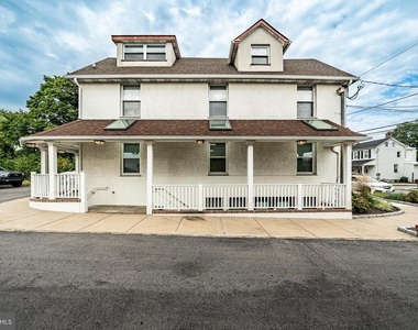 136 Garrett Avenue - Photo Thumbnail 2