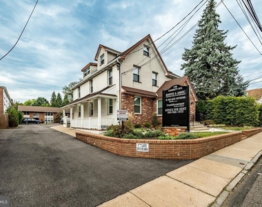 136 Garrett Avenue - Photo Thumbnail 1