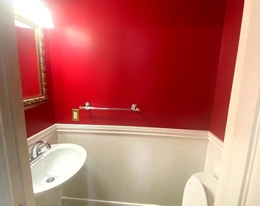 1520 Penn Street - Photo Thumbnail 4