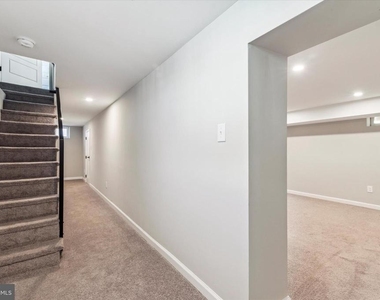 933 Henry Avenue - Photo Thumbnail 37