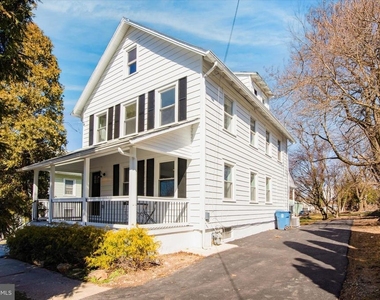 933 Henry Avenue - Photo Thumbnail 1