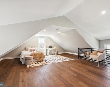 933 Henry Avenue - Photo Thumbnail 33