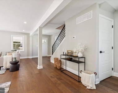 933 Henry Avenue - Photo Thumbnail 7