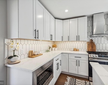 933 Henry Avenue - Photo Thumbnail 16