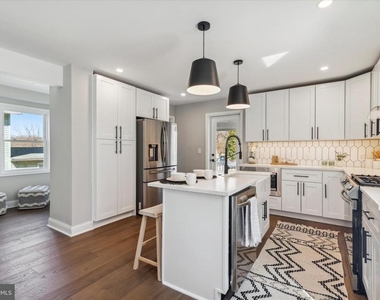 933 Henry Avenue - Photo Thumbnail 14