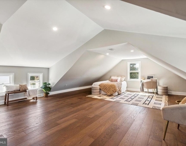 933 Henry Avenue - Photo Thumbnail 32
