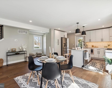 933 Henry Avenue - Photo Thumbnail 10