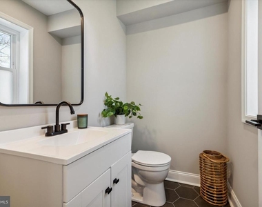 933 Henry Avenue - Photo Thumbnail 18