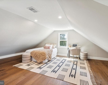 933 Henry Avenue - Photo Thumbnail 35