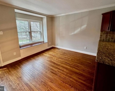 1424 Redwood Court - Photo Thumbnail 1