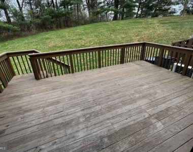 1424 Redwood Court - Photo Thumbnail 11