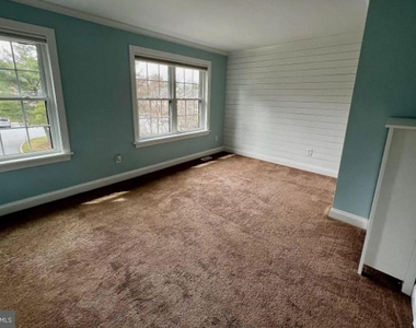 1424 Redwood Court - Photo Thumbnail 8