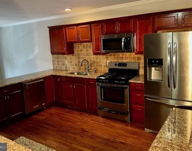 1424 Redwood Court - Photo Thumbnail 3
