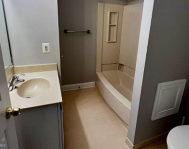 1424 Redwood Court - Photo Thumbnail 9