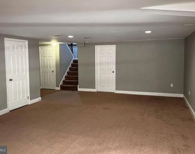 1424 Redwood Court - Photo Thumbnail 10