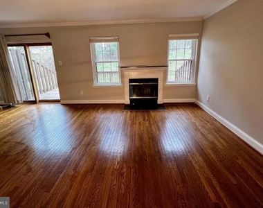 1424 Redwood Court - Photo Thumbnail 2
