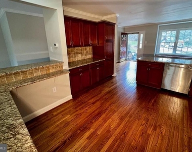 1424 Redwood Court - Photo Thumbnail 4