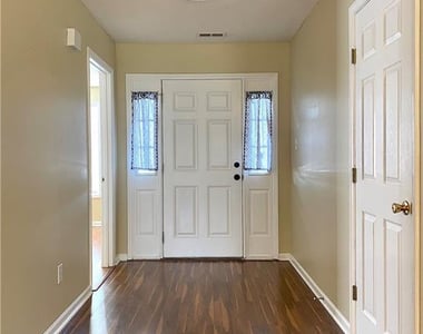 675 Americana Drive - Photo Thumbnail 3