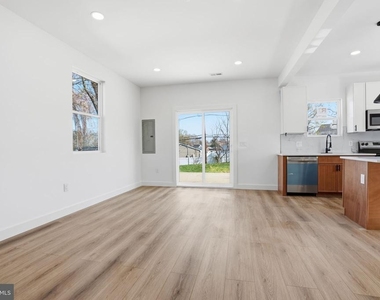 43 Palm Lane - Photo Thumbnail 10