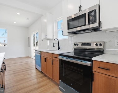 43 Palm Lane - Photo Thumbnail 17