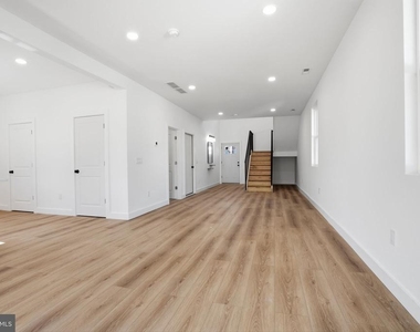 43 Palm Lane - Photo Thumbnail 12