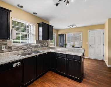 208 Texanna Way - Photo Thumbnail 3