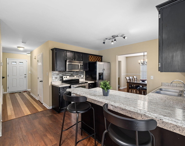 208 Texanna Way - Photo Thumbnail 2