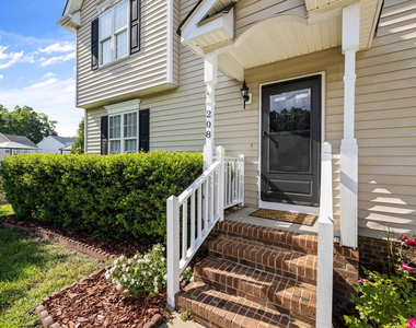 208 Texanna Way - Photo Thumbnail 1