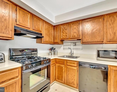 302 Trinity Court - Photo Thumbnail 7