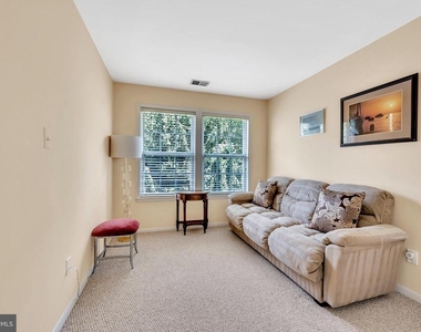 302 Trinity Court - Photo Thumbnail 8