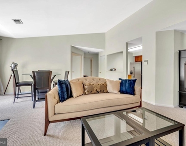302 Trinity Court - Photo Thumbnail 4