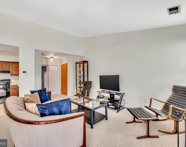 302 Trinity Court - Photo Thumbnail 3