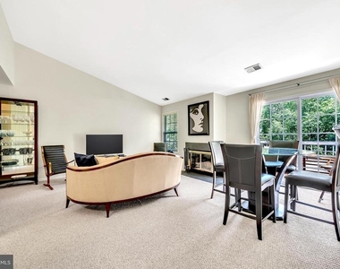 302 Trinity Court - Photo Thumbnail 2