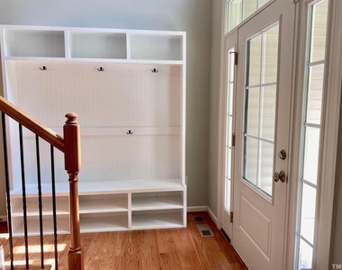 207 Lake Drive - Photo Thumbnail 4
