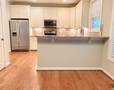 207 Lake Drive - Photo Thumbnail 7