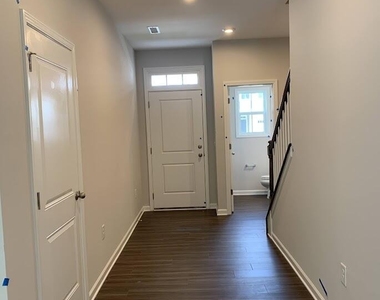 843 Oak Center Drive - Photo Thumbnail 9