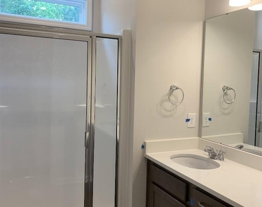 843 Oak Center Drive - Photo Thumbnail 6