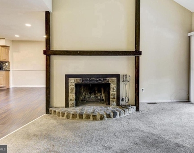 215 Keats Dr - Photo Thumbnail 10