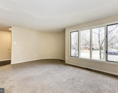 215 Keats Dr - Photo Thumbnail 2