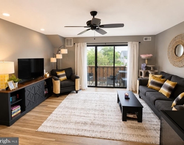 404 Lindsey Court - Photo Thumbnail 6