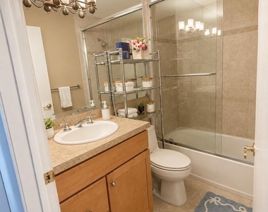 404 Lindsey Court - Photo Thumbnail 7