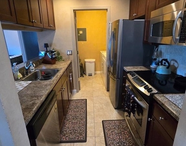 404 Lindsey Court - Photo Thumbnail 5